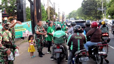 Tebar Kebaikan, Koramil Cimanggis Depok Kembali Berbagi Takjil