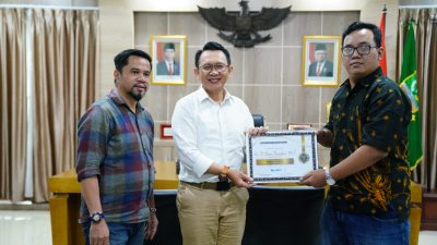 HUT ke-2 Metronesia.id, Pj Bupati Bekasi Raih Penghargaan