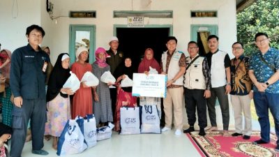 Semarak Hari Anak Nasional, YBM PLN UP3 Depok Bagikan Kebahagiaan Daging Kurban di Kampung Cisuren Bogor