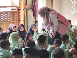 Hari Anak Nasional, Srikandi PLN UIT JBB Goes To School