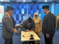 Pj Bupati Lantik Direktur Operasional  Perumda Air Minum Tirta Kahuripan