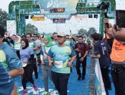 5 Pengemudi Ojol Prasejahtera Peroleh Motor Listrik di PLN Electric Run 2024 di Tangerang