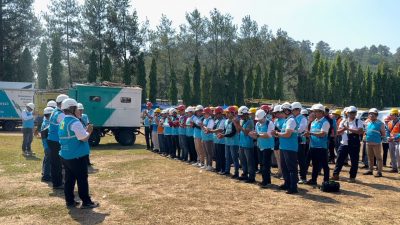 Petugas Gabungan PLN Group melakukan _briefing_ pengamanan kelistrikan guna Retreat Kabinet di Lapangan Golf Akmil Magelang, saat pelaksanaan Apel koordinasi dan _checkpoint_ harian pada Senin (21/10). Humas PLN