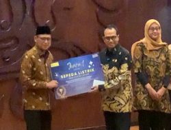 Luar Biasa Imam Budi Hartono juara lomba penulisan essay