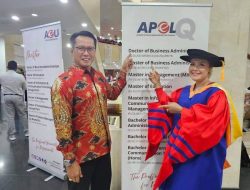 CFO Hopeland Umi Khulsum Meraih Gelar Ph.D dari Asia E University Malaysia